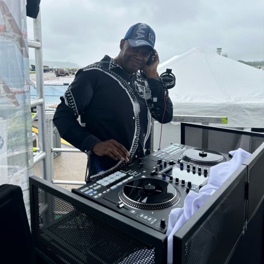 Soundwave Production Entertainment DJs